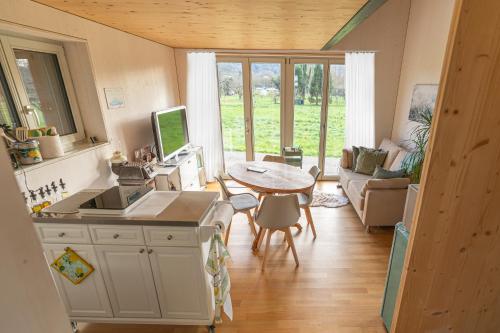 Tiny House Chez Claudine with Garden, Workspace, Netflix, free Parking & Wifi