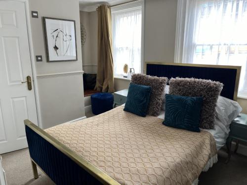 The Ship Hotel Room Type - Double Room with Private Bathroom