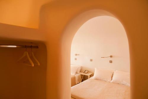 Kapari Honeymoon Suite with Indoor Hot tub & Private Terrace with Caldera View