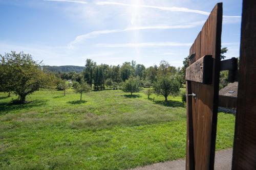 Tiny House Chez Claudine with Garden, Workspace, Netflix, free Parking & Wifi