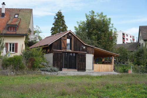 B&B Brugg - Tiny House Chez Claudine with Garden, Workspace, Netflix, free Parking & Wifi - Bed and Breakfast Brugg