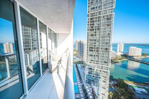 Icon Brickell, W Hotel - 2BR, Prime Location, Pool - Miami in Miami, USA
