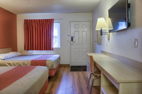 Motel 6-Seattle, WA - South