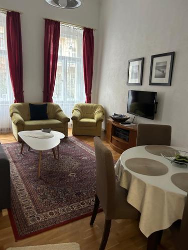 Apartment Sadova - image 9