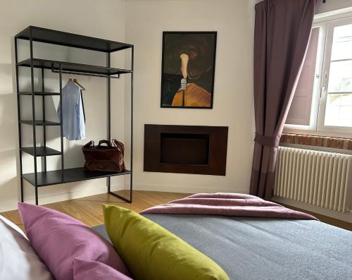 1 queen bed, 1 double bed