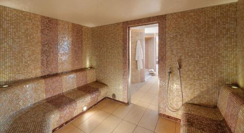 Nells Park Hotel - image 4