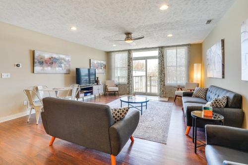 Downtown St Joseph Condo with Balcony and Harbor View in Saint Joseph, Vereinigte Staaten von Amerika