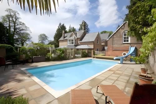 Garth Lodge with Tennis Court and Pool