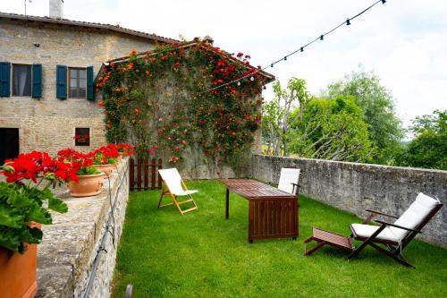 Dārzs, B&B CorteBonomini entire home in Neviano Degli Arduini