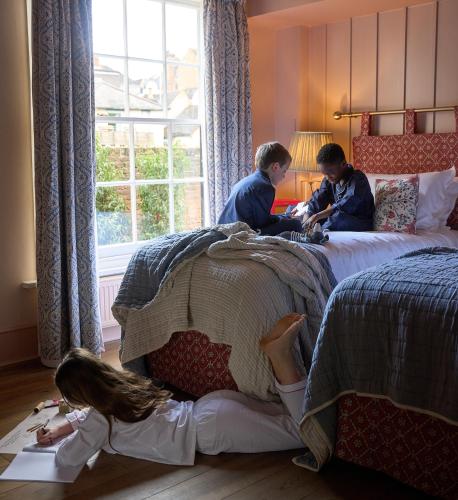 White Horse Hotel - image 11