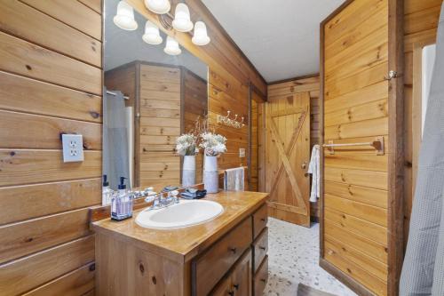 New Listing Forest Footprints in Big Canoe in Afton, USA