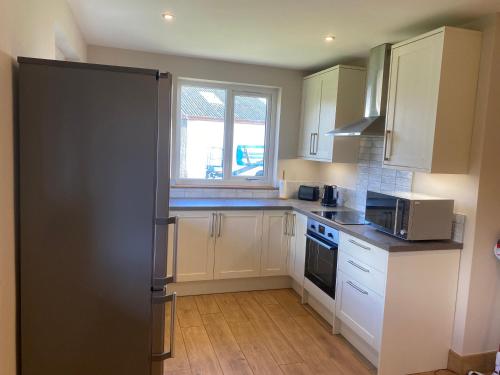 кухня, The Annex at Meeks Park immaculate 2 bed in Аллоа