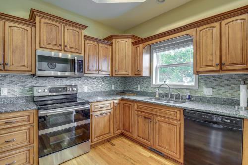 Luxury Douglas Lake Chalet - Great Location! in Dandridge, USA