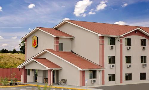 Super 8 by Wyndham Waynesboro in Waynesboro, USA