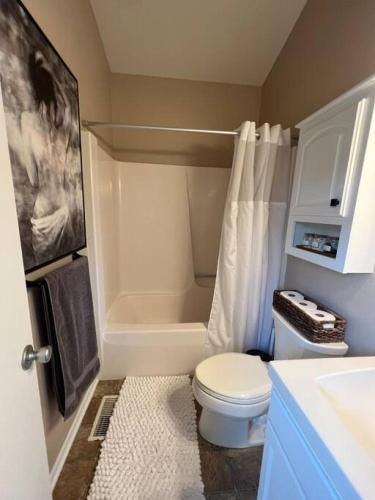 1 bdr. near TBK Sports Complex. in Bettendorf, USA