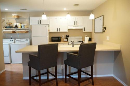1 bdr. near TBK Sports Complex. in Bettendorf, USA