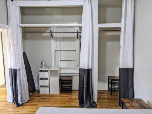 Moline 1 BR Near TaxSlayer and Downtown in Moline, USA