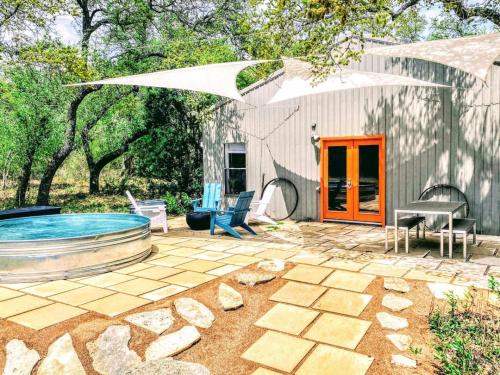 Cozy Cabin w Pvt Heated Pool Under Epic TX Stars in Dripping Springs, USA