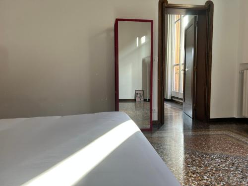Superior King Room with External Private Bathroom image 5
