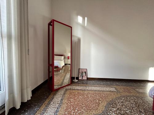 Superior King Room with External Private Bathroom image 7