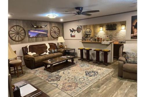 StockYards! Walk 3 Blocks-Ranch House sleeps 8 in Fort Worth, USA