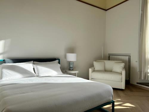 Superior Double Room with External Private Bathroom image 8