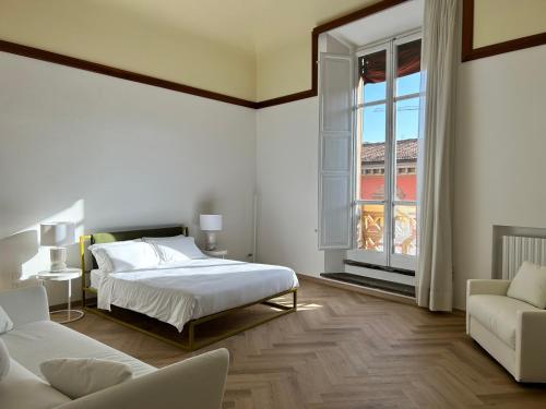 Frame Bologna Room Type - Deluxe Queen Suite with Ensuite Bathroom Frame Bologna Room Type - Deluxe Queen Suite with Ensuite Bathroom