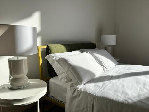 Deluxe Queen Suite with Ensuite Bathroom image 10