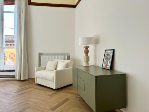 Deluxe Queen Suite with Ensuite Bathroom image 9