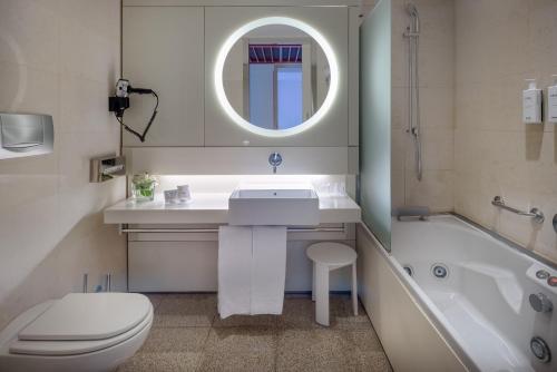 room detail thumbnail 2