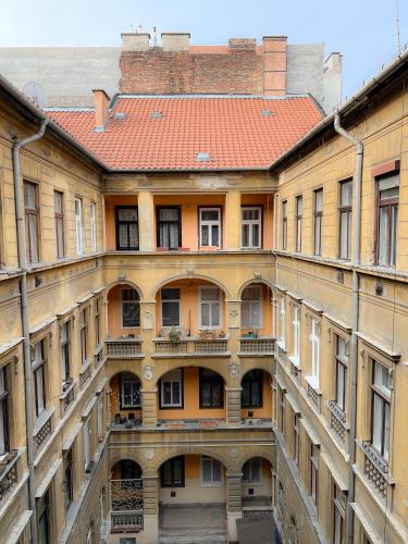 Large Home in Budapest, Budapest (photo 6)