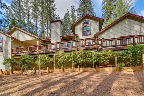 Gas Grill + Pool Table: Cabin Near Calaveras Park!