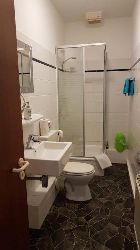 Single Room with Shared Bathroom