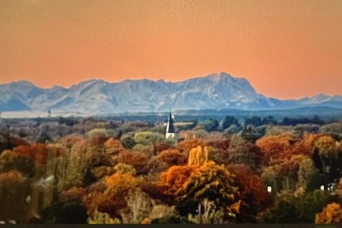 ALPEN-PANORAMA SUITE - Einzigartige Privatsuite hoch über München, 12tes OG, Alpenblick, Loggia, Whirlpool, 15 Minuten zum Zentrum, Ruhe und Erholung in der Stadt München für privat und geschäftlich Reisende, Munich (photo 4)