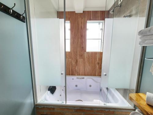 Triple Room with Bath image 2