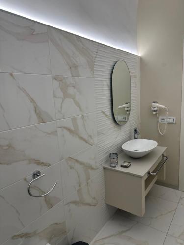 Standard Double Room image 3