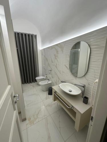 Standard Double Room image 5