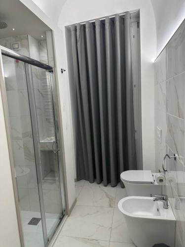 Standard Double Room image 7