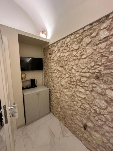 Standard Double Room image 9