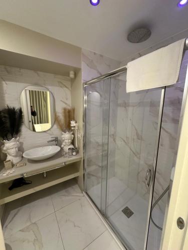 Deluxe Room image 2