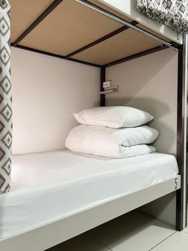 Shared room, male dormitory