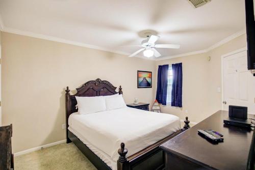 2b/2b w/ Pool & Tennis Court, Sleeps 6