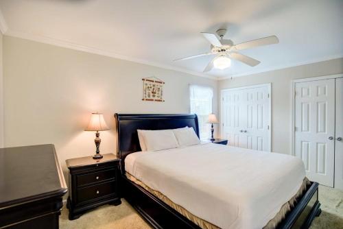 2b/2b w/ Pool & Tennis Court, Sleeps 6