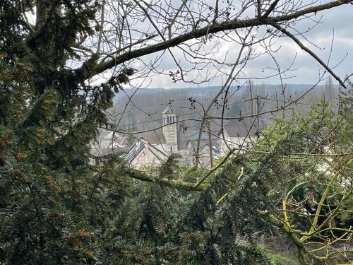 Le Grand Logis du Château de Ste Geneviève-3 Chambres-Salon-Cuisine-Terrasse-Barbecue-100 M2 pour 6 à 8-Havre de Paix-3Ha à 3Km de Giverny-Parc Naturel du Vexin-Piscine En Été-Ping Pong-Pétanque-En Sus Ballades en 2CV-Vélo-Cheval-Massages-Sauna-Fitness