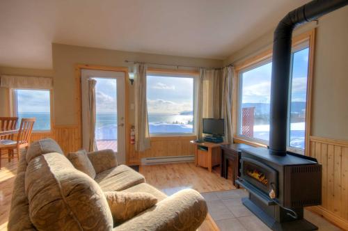 gedeelde lounge/tv-ruimte, Domaine Frais Air in La Malbaie