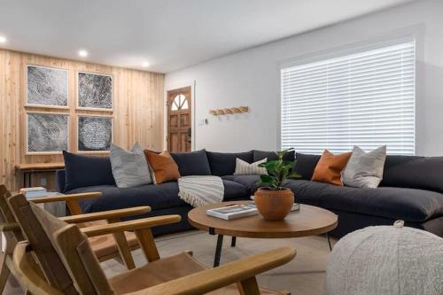 Gruene Haus Sleeps 5 with Hot Tub in Fredericksburg, USA