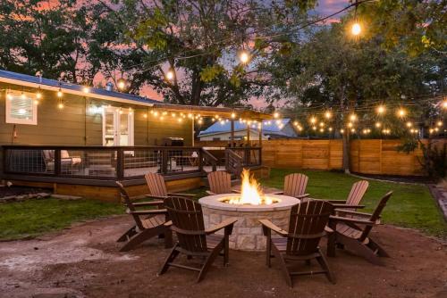 Gruene Haus Sleeps 5 with Hot Tub in Fredericksburg, USA