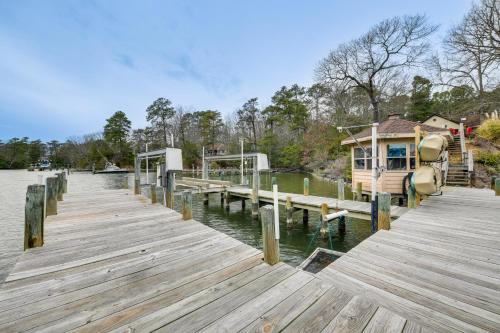 Waterfront Deltaville Retreat with Private Boat Dock in Locklies, USA