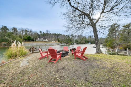 Waterfront Deltaville Retreat with Private Boat Dock in Locklies, USA