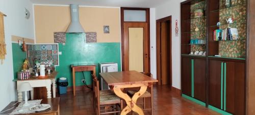 virtuve, Stasion Di Pueste in San Vito Al Torre